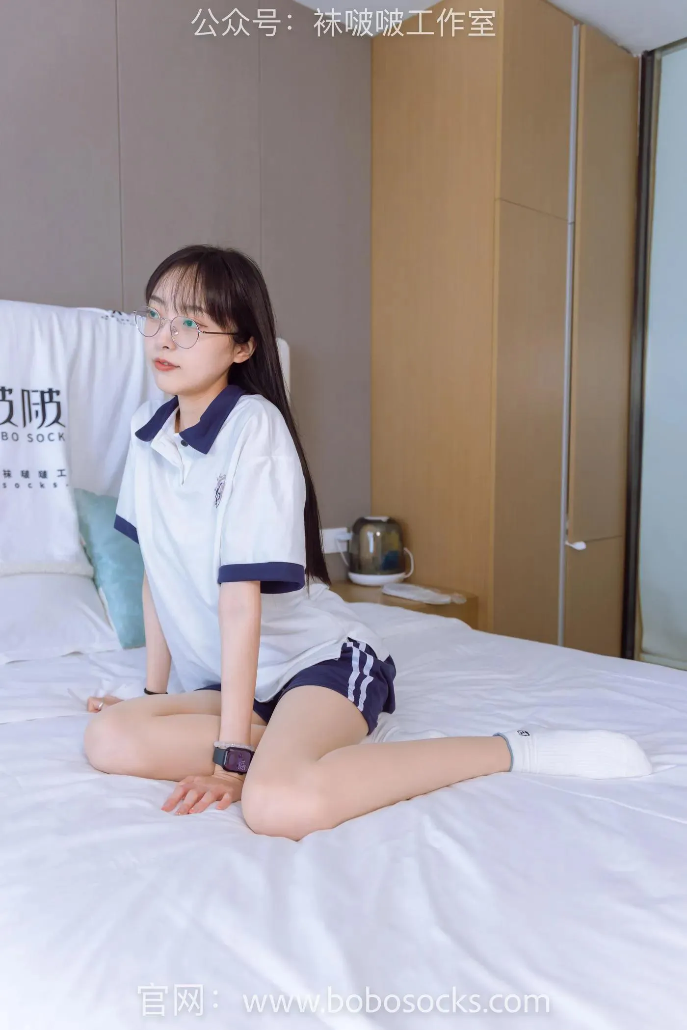 [BoBoSocks袜啵啵]NO.118 稚予-运动鞋、白棉袜、肉丝、踩小熊玩偶 [140P]插图2